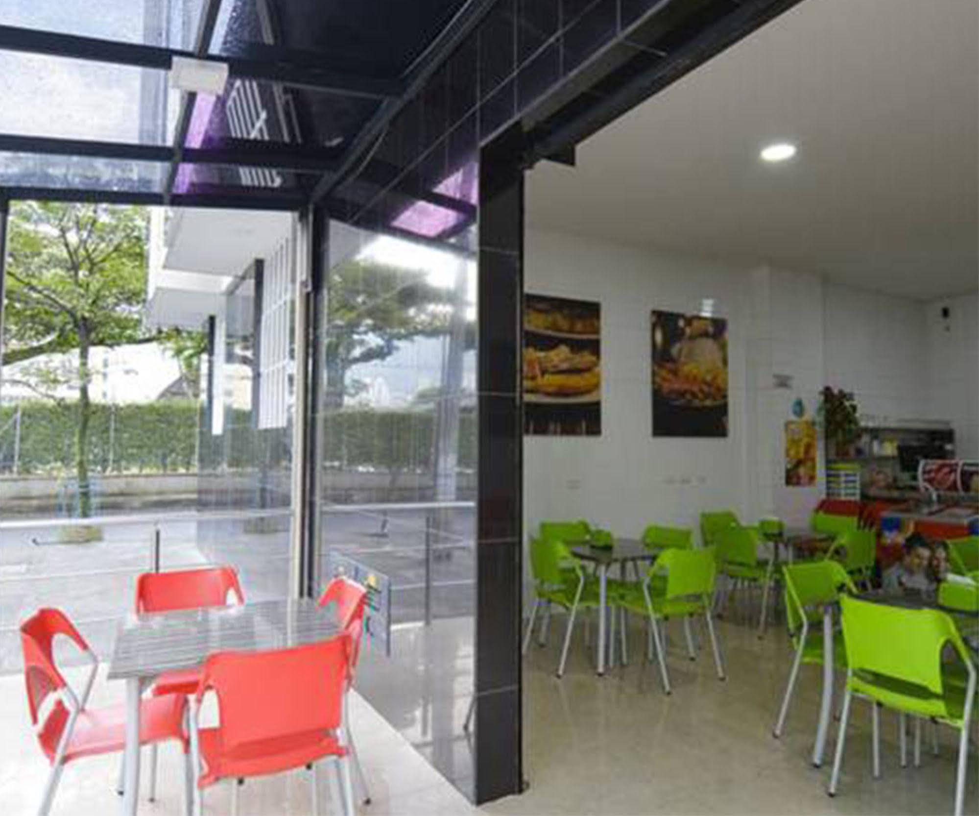Hotel Monarca Itagui Exterior photo