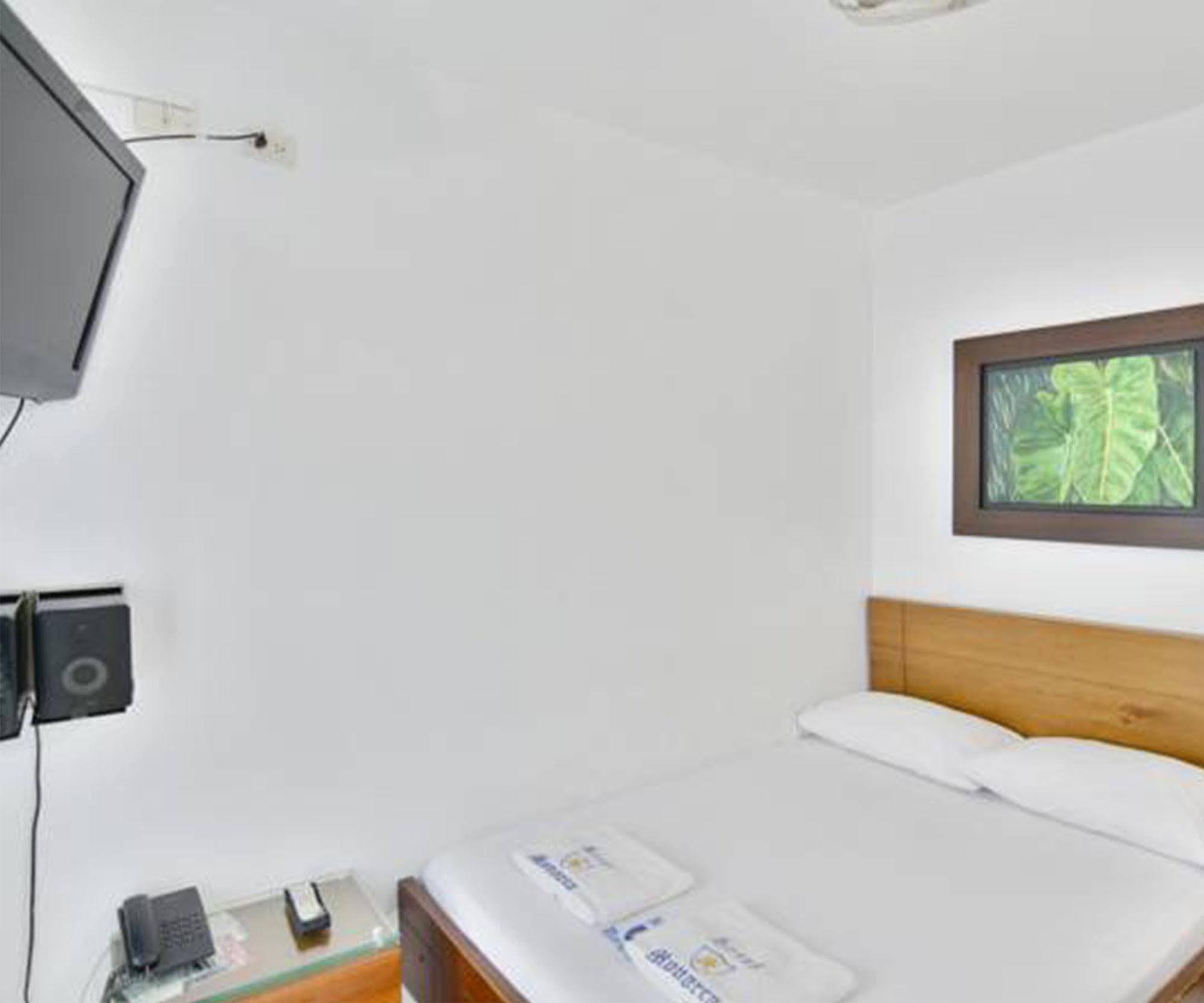 Hotel Monarca Itagui Exterior photo