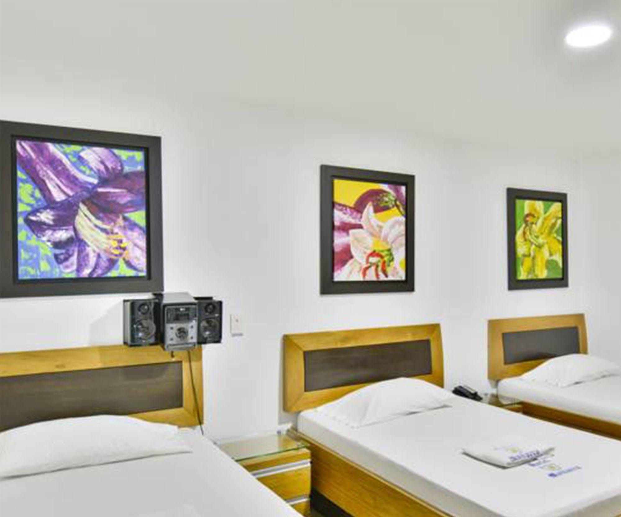 Hotel Monarca Itagui Exterior photo