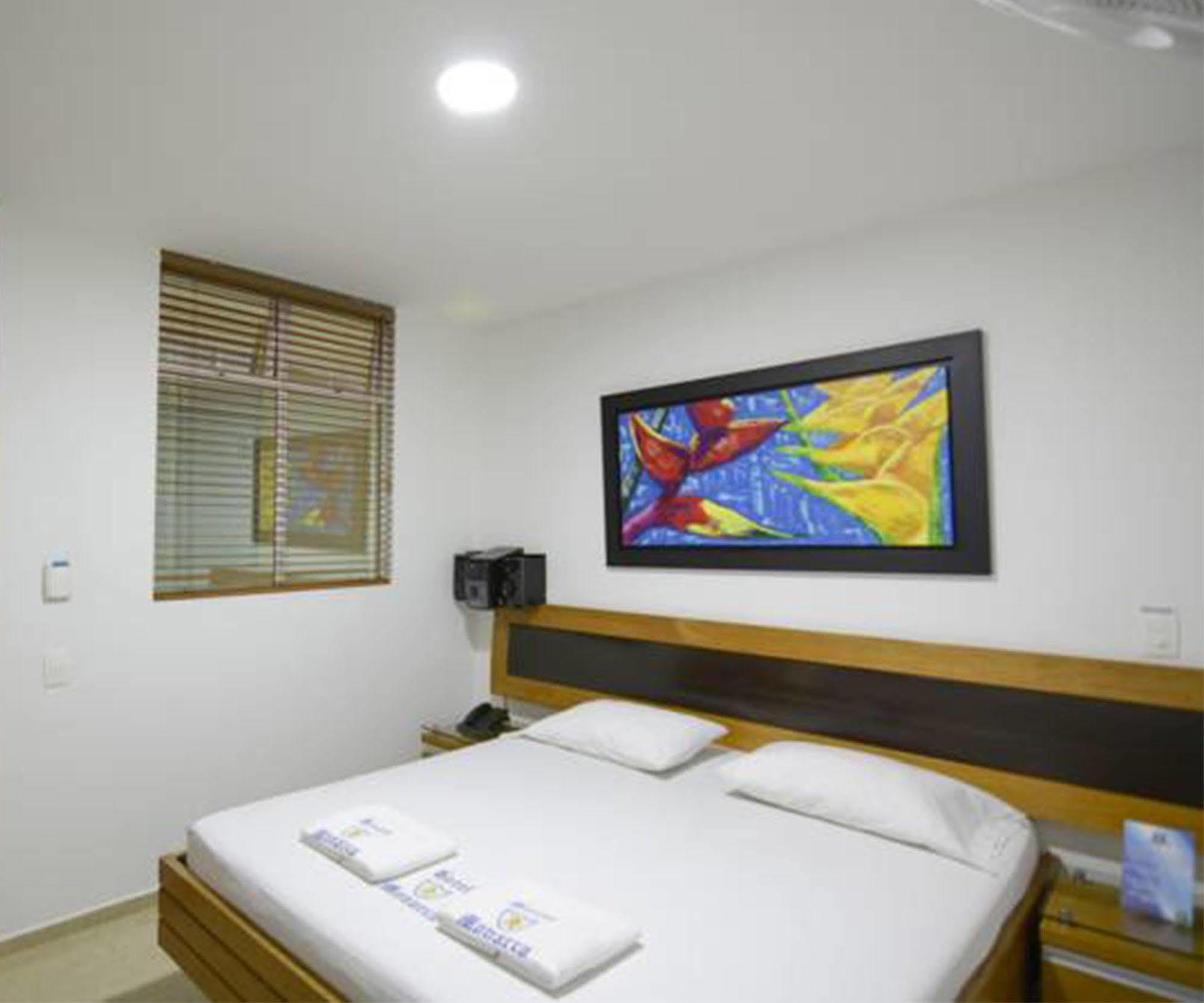 Hotel Monarca Itagui Exterior photo