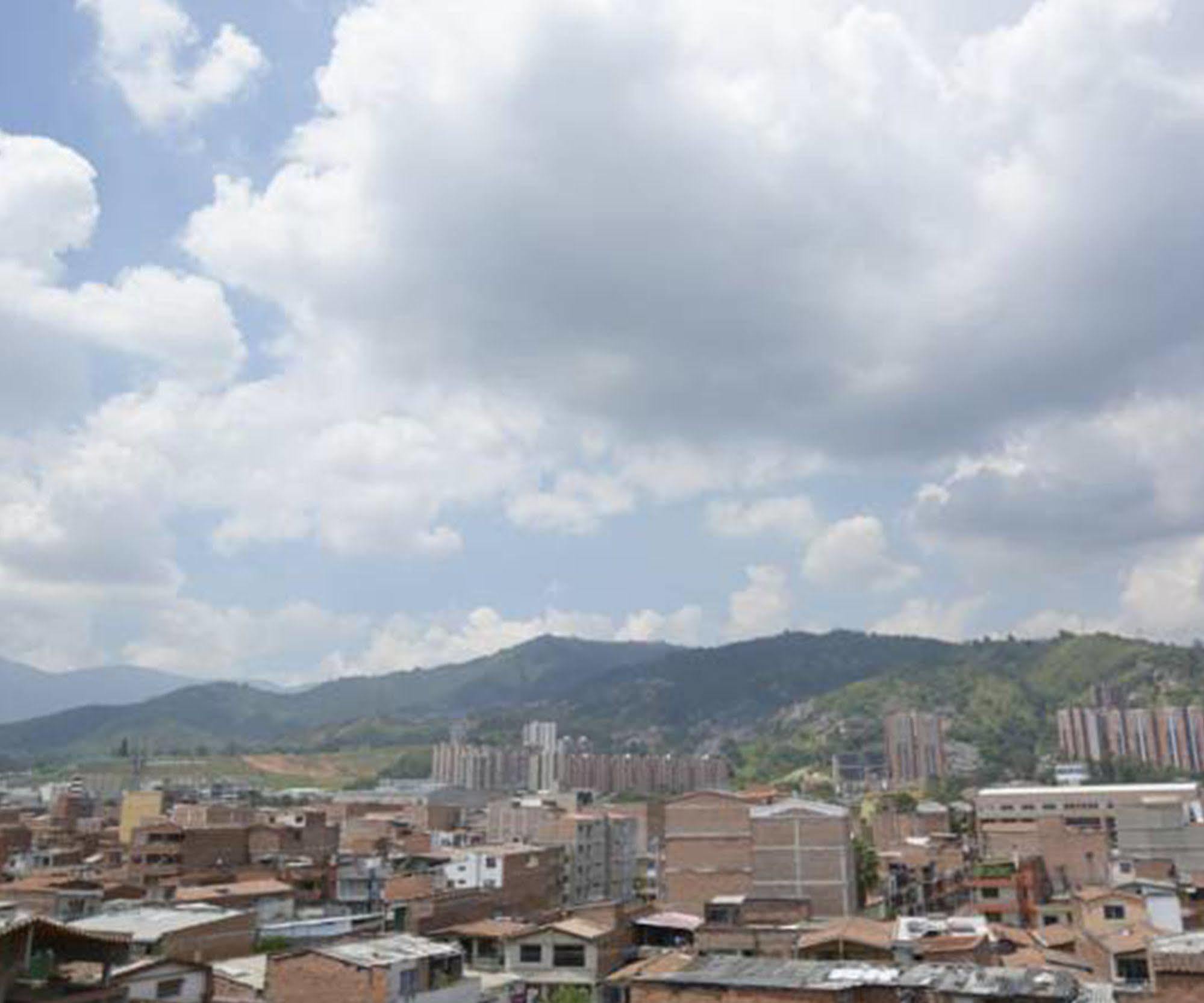 Hotel Monarca Itagui Exterior photo